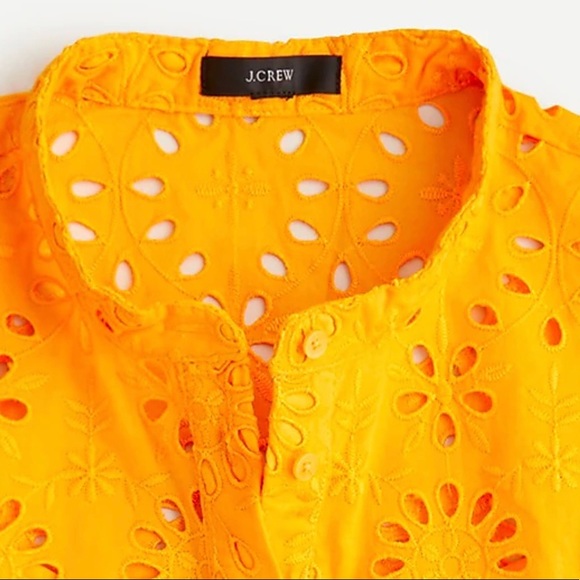 🥳🥳🎉HOST PICK!!!🥳Eyelet Puff-sleeve popover top with removable cami inside!! - Picture 2 of 11